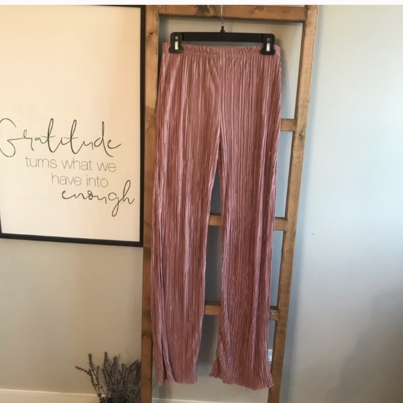 PrettyLittleThing Pants - Silk pleated pants